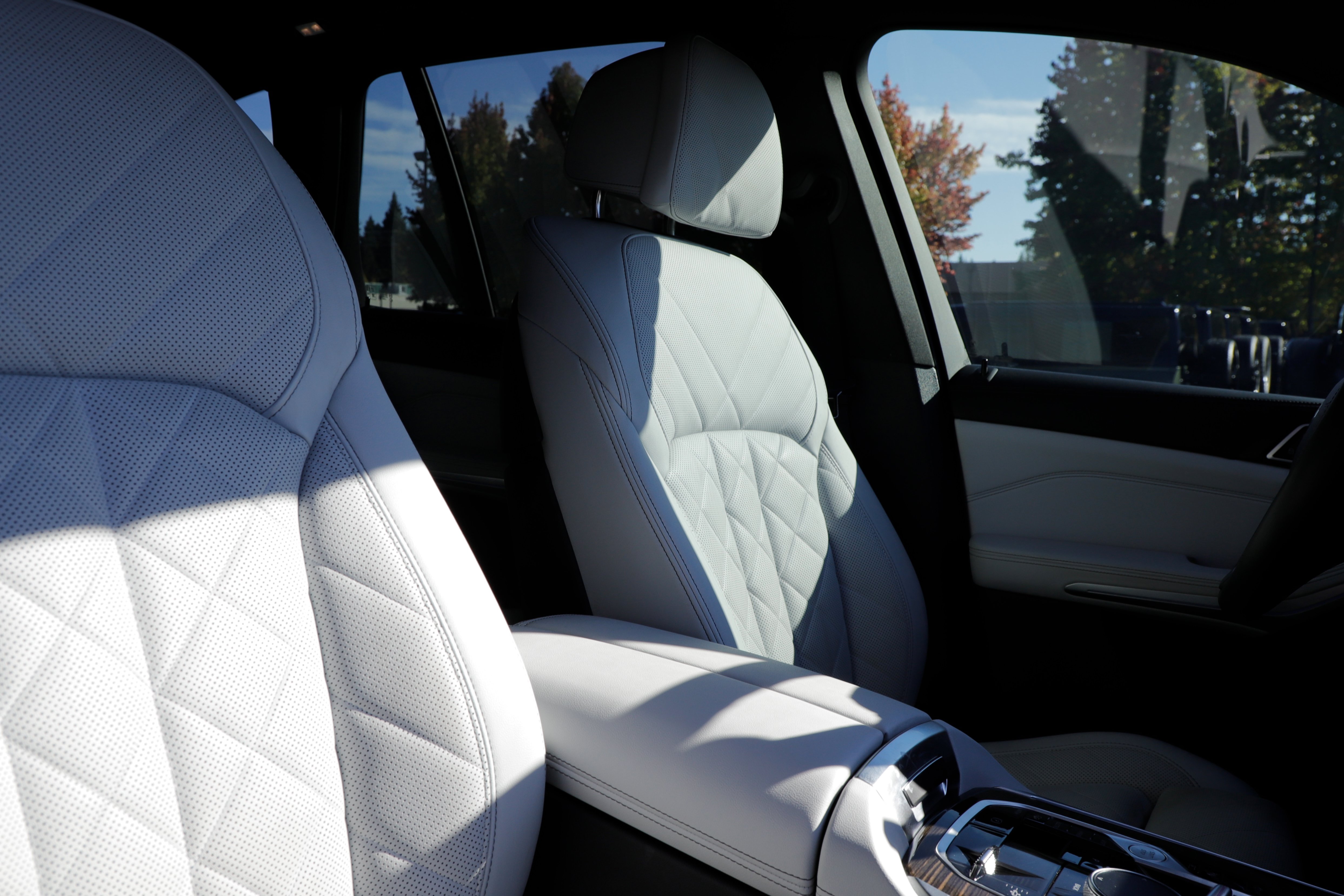 Used 2024 BMW X5 xDrive50e w/ Climate Comfort Package AWD/4WD image 10