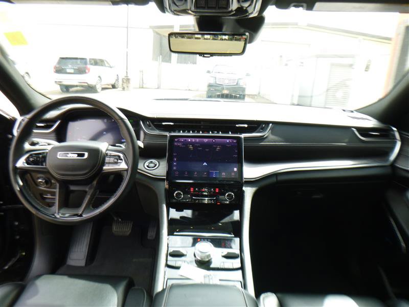Used 2023 Jeep Grand Cherokee Overland w/ Advanced Protech Group III AWD/4WD image 9