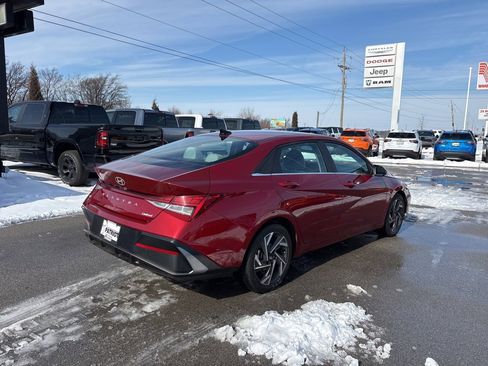 Used 2025 Hyundai Elantra Limited image 3