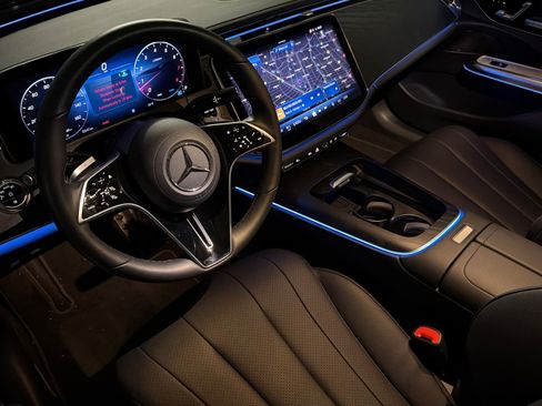 Used 2026 Mercedes-Benz E 350 4MATIC Sedan image 9
