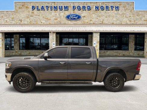 Used 2019 RAM 1500 Laramie AWD/4WD image 3