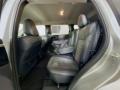 Used 2024 Mitsubishi Outlander SE image 27