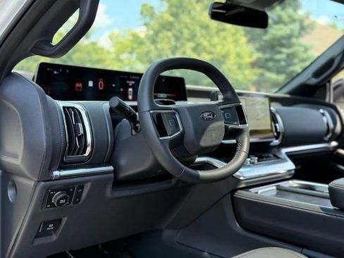 New 2026 Ford Expedition Platinum w/ Stealth Performance Package AWD/4WD image 15