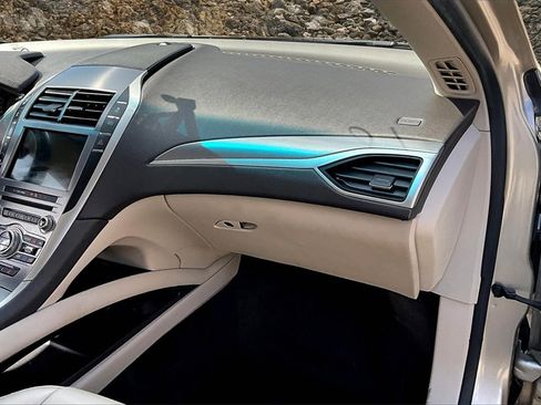 Used 2017 Lincoln MKZ Premiere image 12