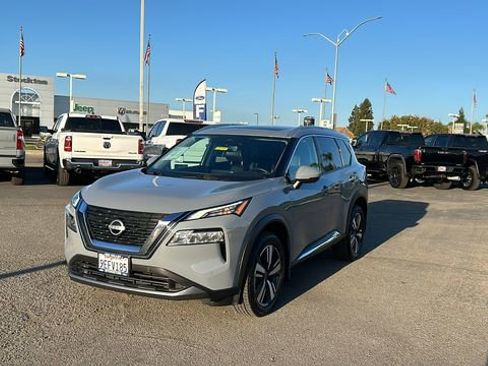 Used 2023 Nissan Rogue SL w/ SL Premium Package image 8