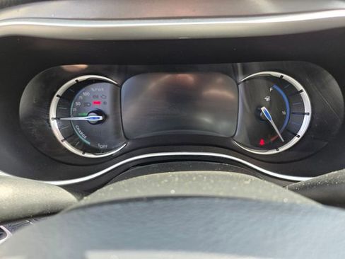 Used 2023 Chrysler Pacifica Touring-L FWD image 30