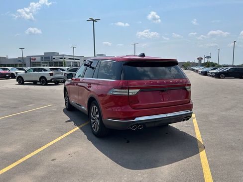 Certified 2025 Lincoln Aviator AWD image 8