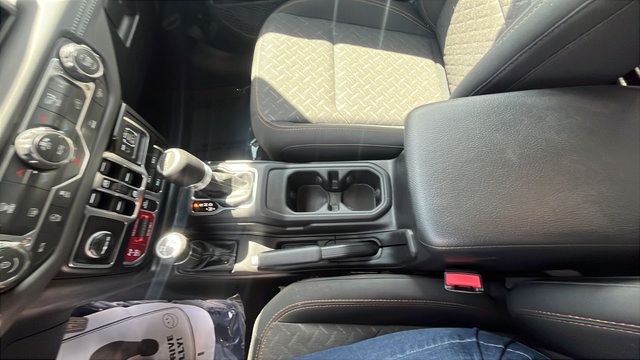 Used 2026 Jeep Gladiator Mojave AWD/4WD image 17