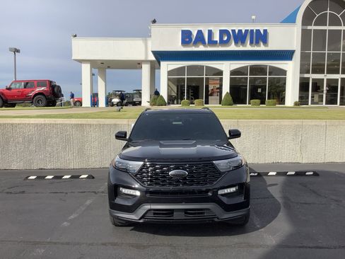 Used 2024 Ford Explorer ST-Line w/ Class IV Trailer Tow Package image 2