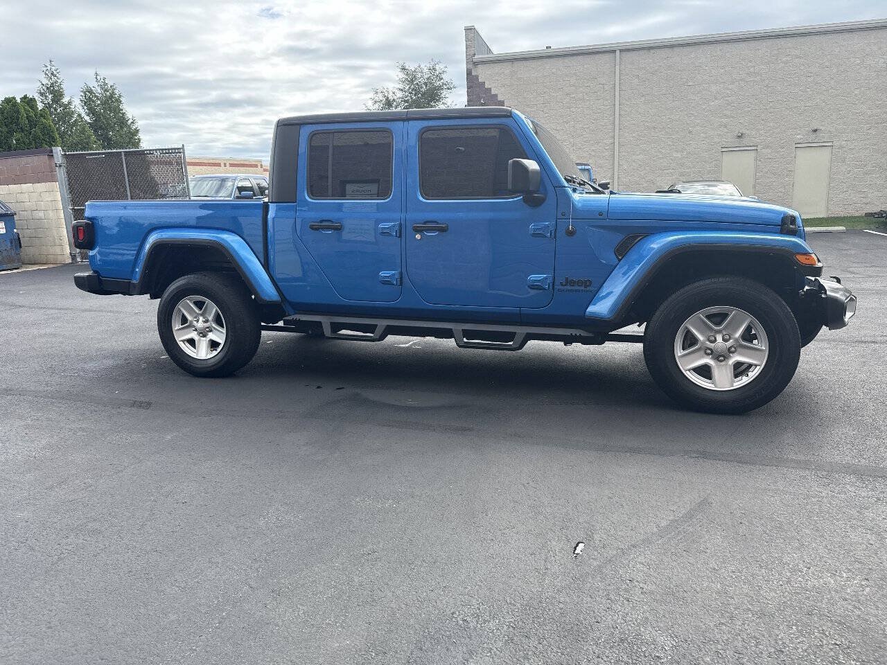 Used 2022 Jeep Gladiator Sport AWD/4WD image 8