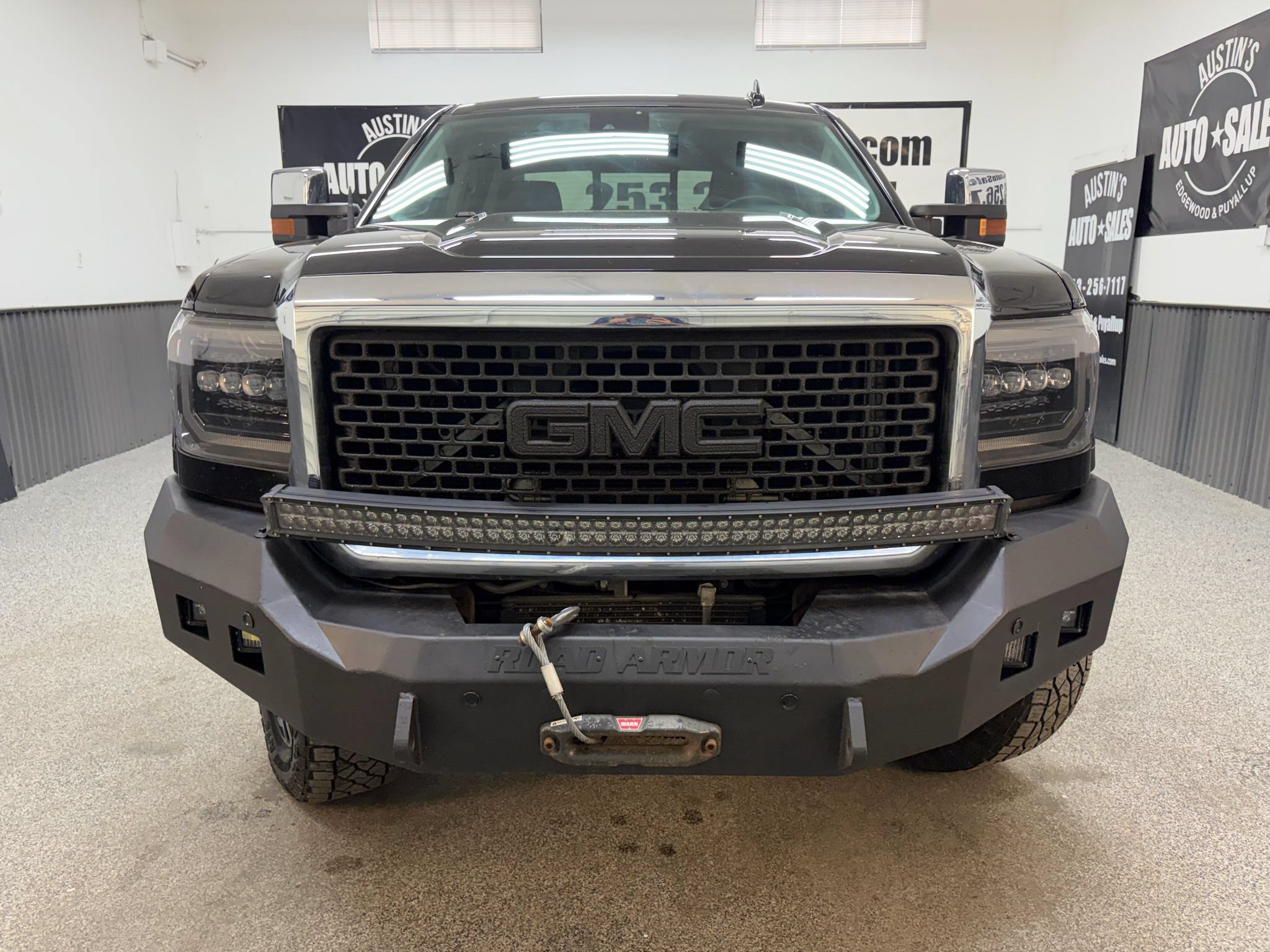 Used 2015 GMC Sierra 2500 Denali w/ Duramax Plus Package AWD/4WD image 5