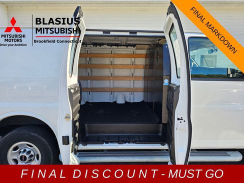 Used 2023 GMC Savana 2500 w/ Driver Convenience Package image 9