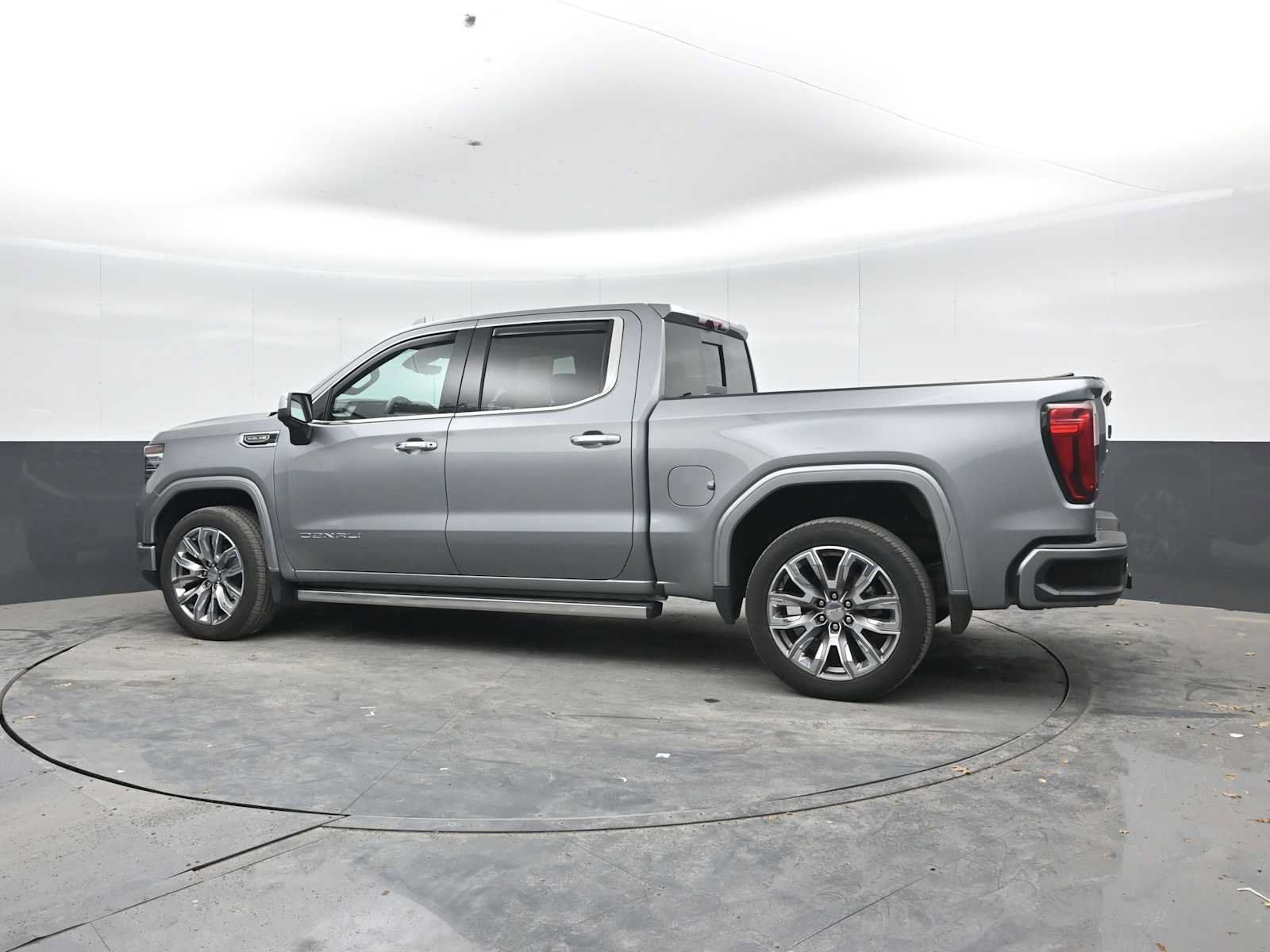 Used 2025 GMC Sierra 1500 Denali w/ Denali Reserve Package AWD/4WD image 3