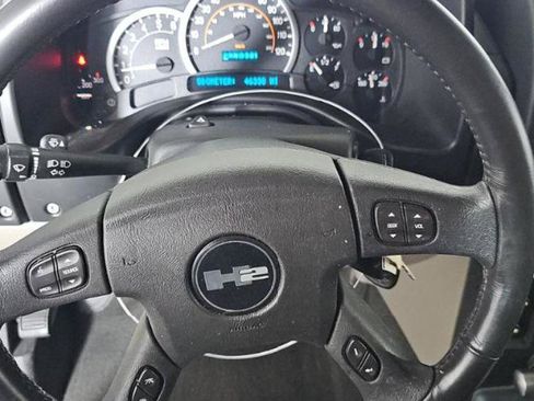 Used 2005 HUMMER H2 w/ Preferred Equipment Group AWD/4WD image 10