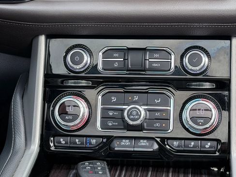 Used 2021 GMC Yukon Denali w/ Denali Premium Package AWD/4WD image 18