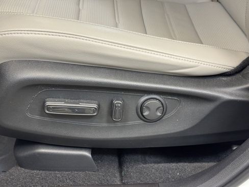 Used 2025 Honda CR-V EX-L image 11