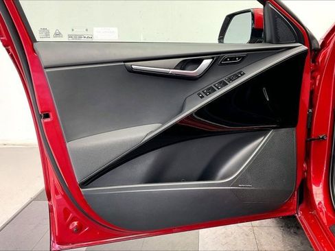 Used 2023 Kia Niro SX image 25