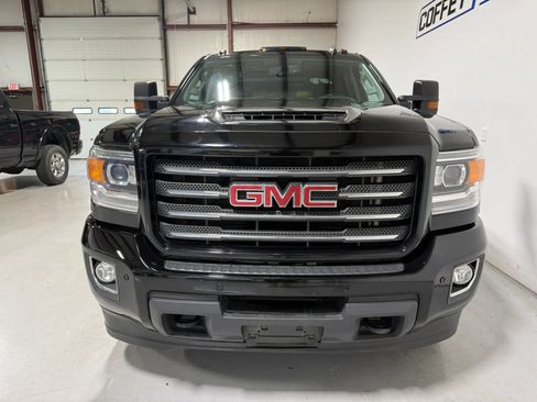 Used 2019 GMC Sierra 2500 SLT w/ Duramax Plus Package AWD/4WD image 9