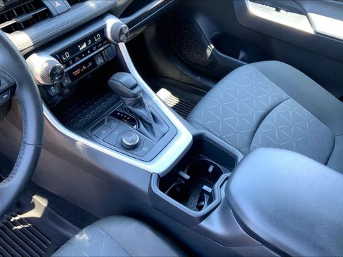 Used 2022 Toyota RAV4 XLE w/ Convenience Package AWD/4WD image 17
