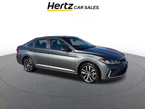 Used 2025 Volkswagen Jetta SE image 1