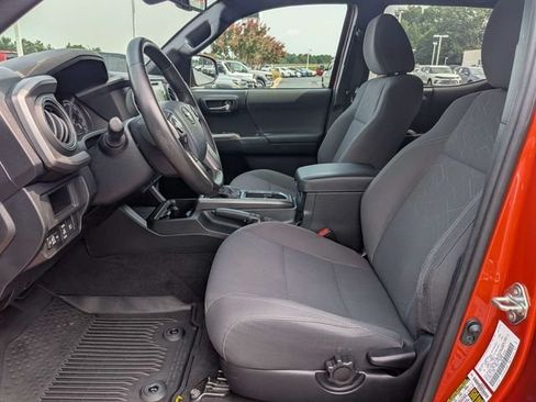 Used 2018 Toyota Tacoma TRD Sport AWD/4WD image 7