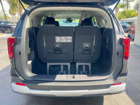 Used 2026 Kia Carnival FWD image 5