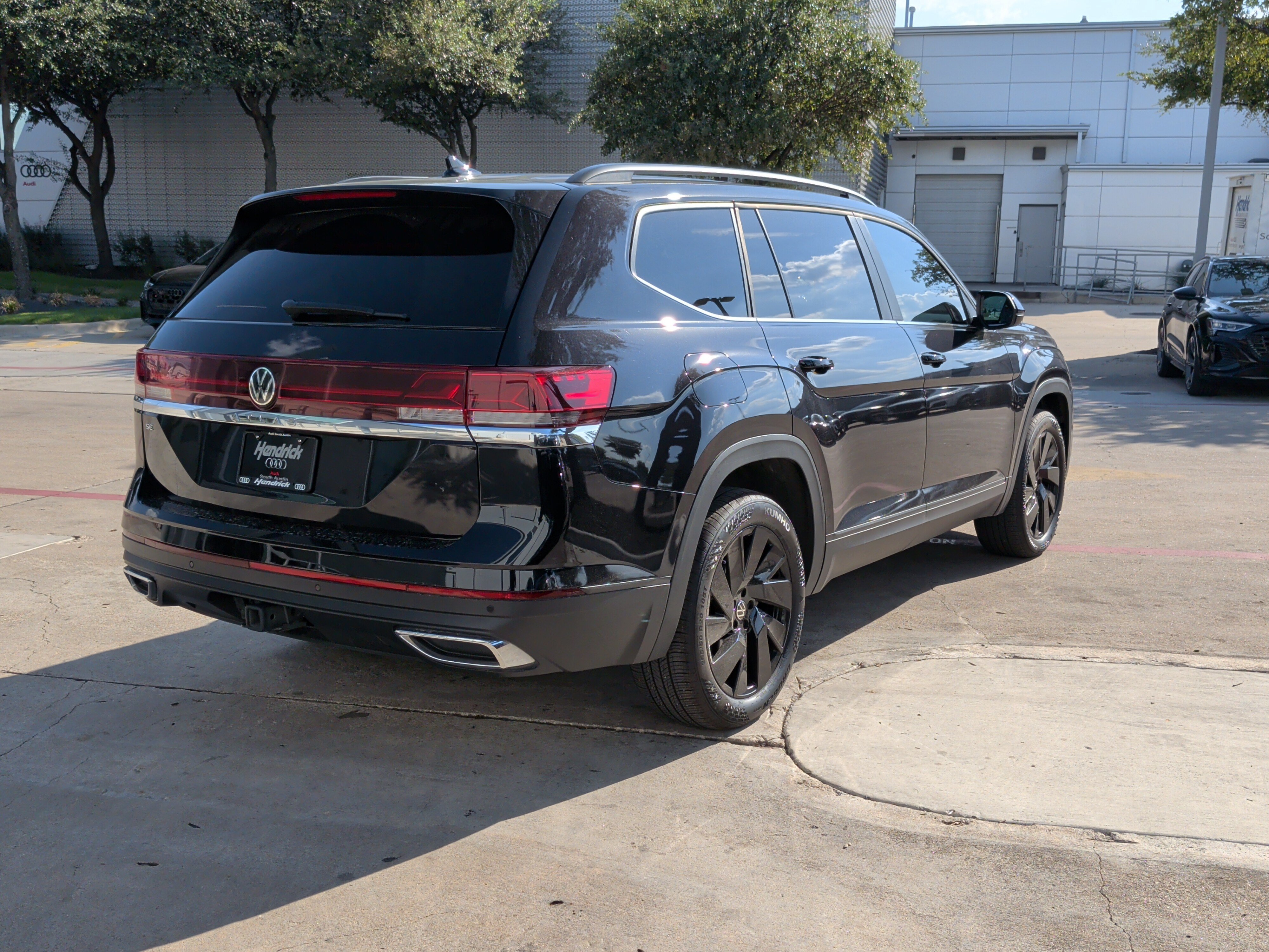 Used 2024 Volkswagen Atlas SE w/ Black Wheel Package FWD image 10