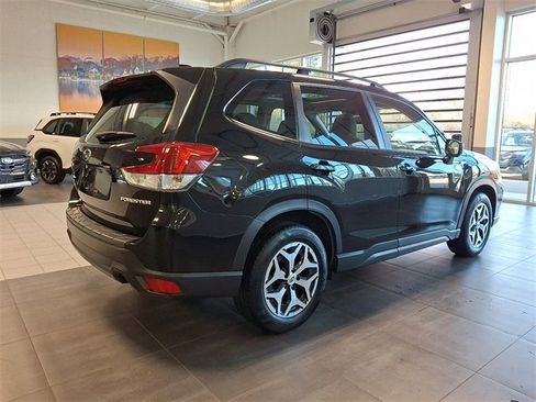 Used 2019 Subaru Forester Premium image 6