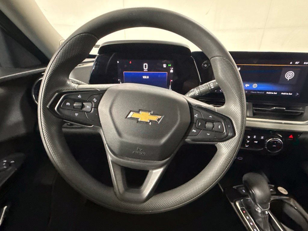 Used 2025 Chevrolet Trax LT FWD image 21