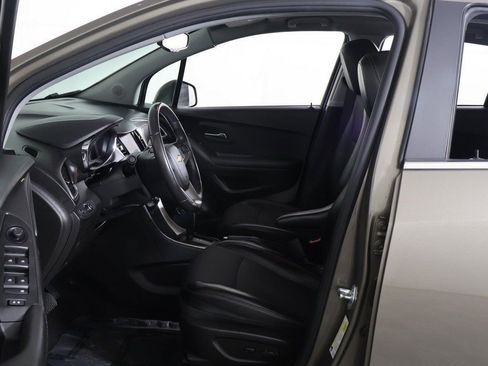 Used 2020 Chevrolet Trax LT w/ Driver Confidence Package image 21