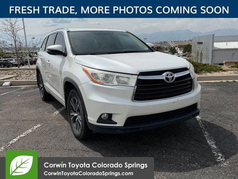 Used 2016 Toyota Highlander XLE w/ Four Season Floor Mat Package image 1