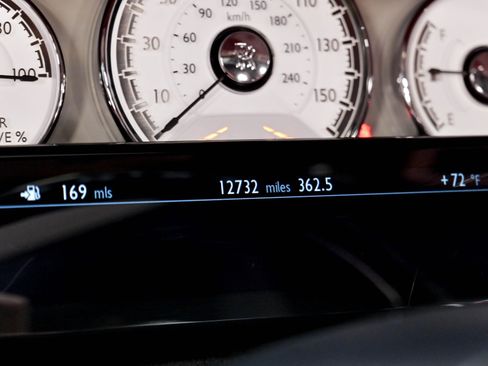Used 2017 Rolls-Royce Dawn RWD image 13