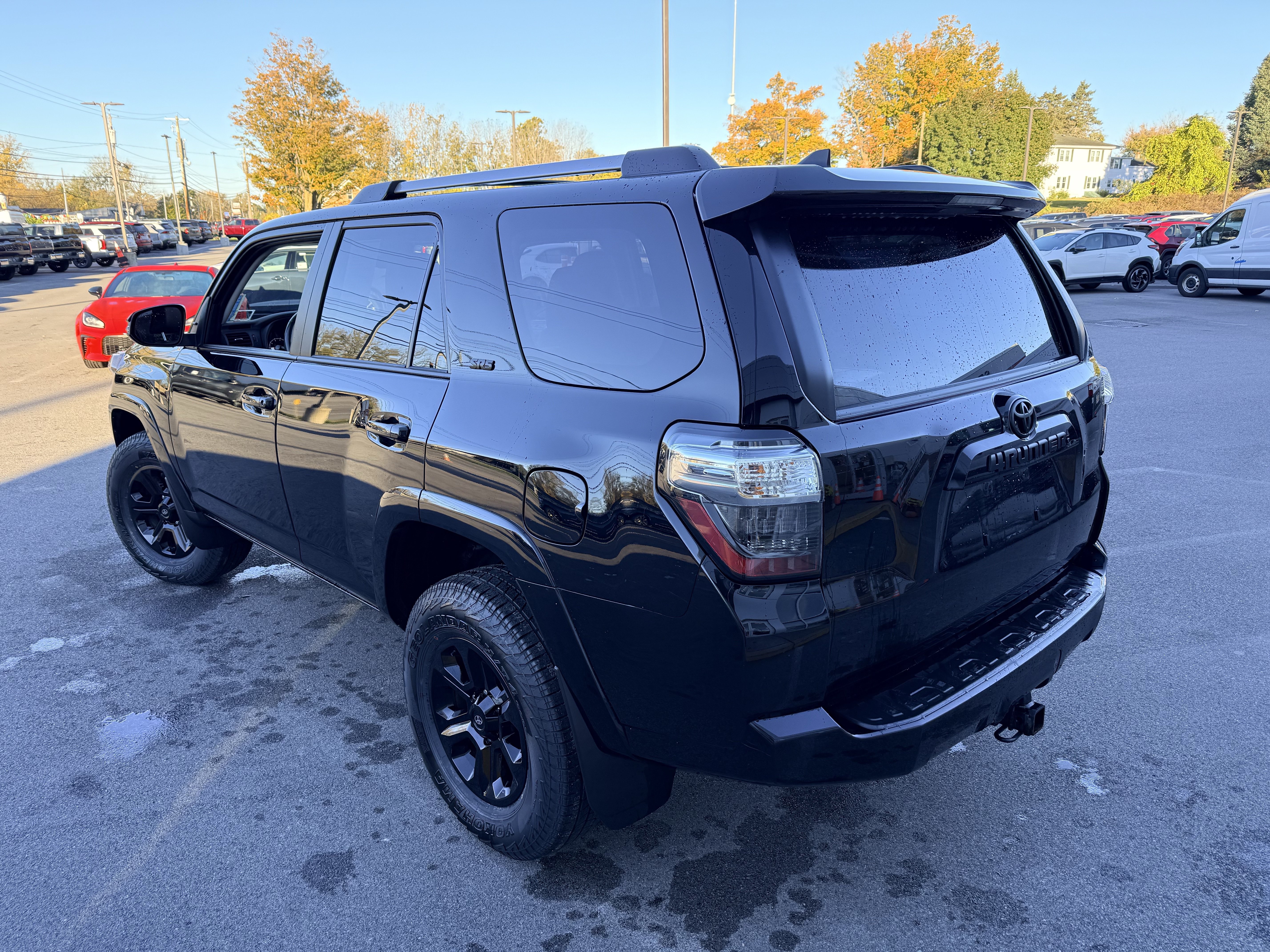 Used 2024 Toyota 4Runner SR5 Premium w/ Moonroof Package AWD/4WD image 8