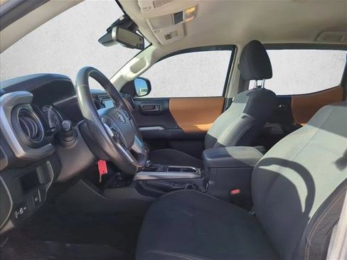 Used 2018 Toyota Tacoma SR5 image 9