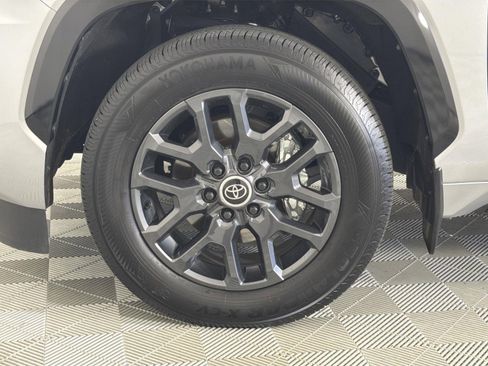 Used 2024 Toyota Sequoia Platinum image 39