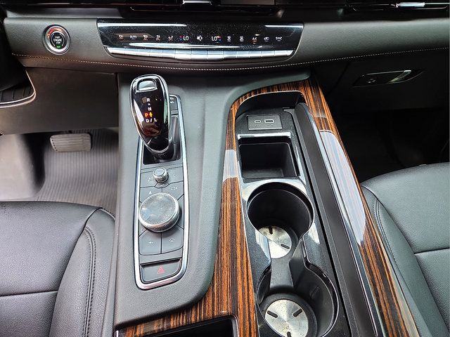 Used 2022 Cadillac Escalade Luxury w/ LPO, Illumination Package AWD/4WD image 25