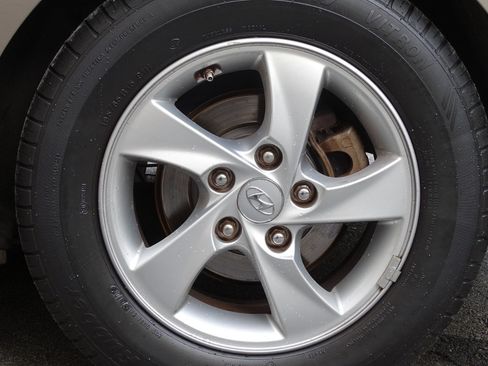 Used 2014 Hyundai Elantra SE image 16