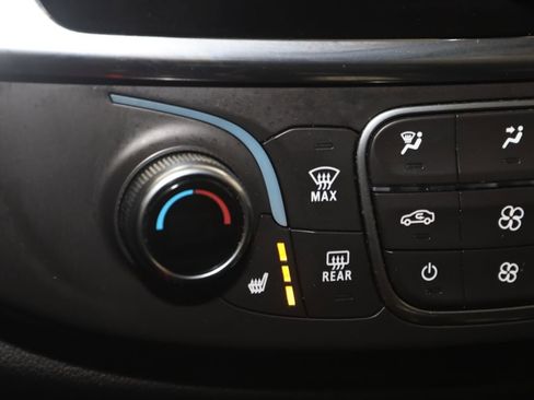 Used 2020 Chevrolet Traverse LT image 7