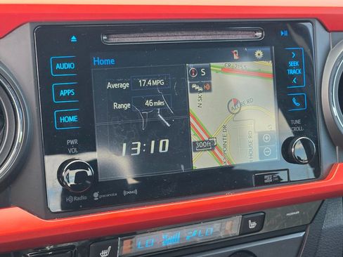 Used 2017 Toyota Tacoma TRD Off-Road AWD/4WD image 18