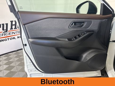 Used 2023 Nissan Rogue S image 8