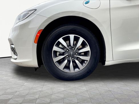 Used 2023 Chrysler Pacifica Touring-L FWD image 34