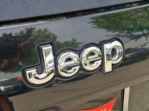 Used 2019 Jeep Cherokee Latitude w/ Popular Appearance Group FWD image 23