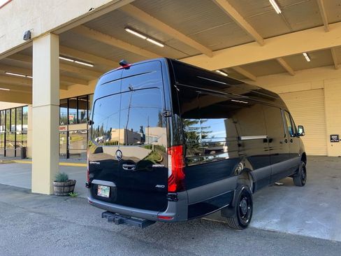 Used 2023 Mercedes-Benz Sprinter 2500 image 3