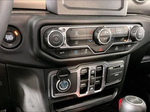 Used 2023 Jeep Wrangler Unlimited AWD/4WD image 13