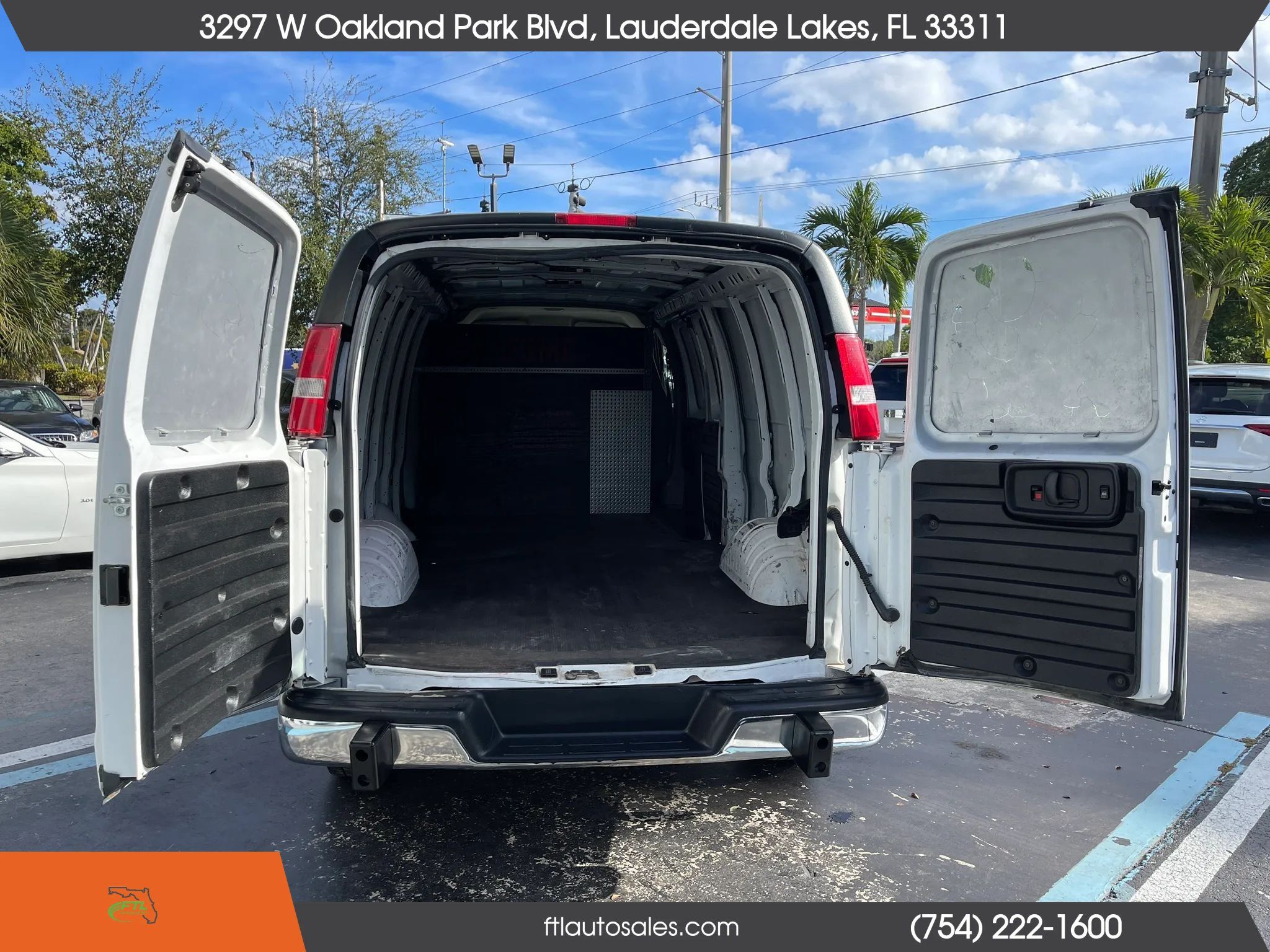 Used 2017 GMC Savana 3500 Extended RWD image 42