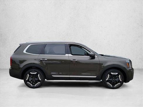 Used 2025 Kia Telluride S FWD image 4