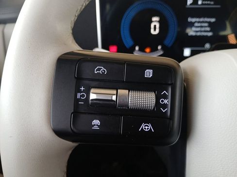 Used 2025 Hyundai Santa Fe SEL FWD image 16