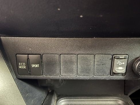 Used 2016 Toyota RAV4 XLE image 19