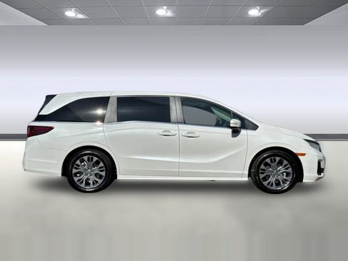 New 2026 Honda Odyssey Touring image 7
