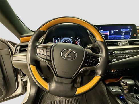 Used 2019 Lexus ES 300h w/ Luxury Package image 11